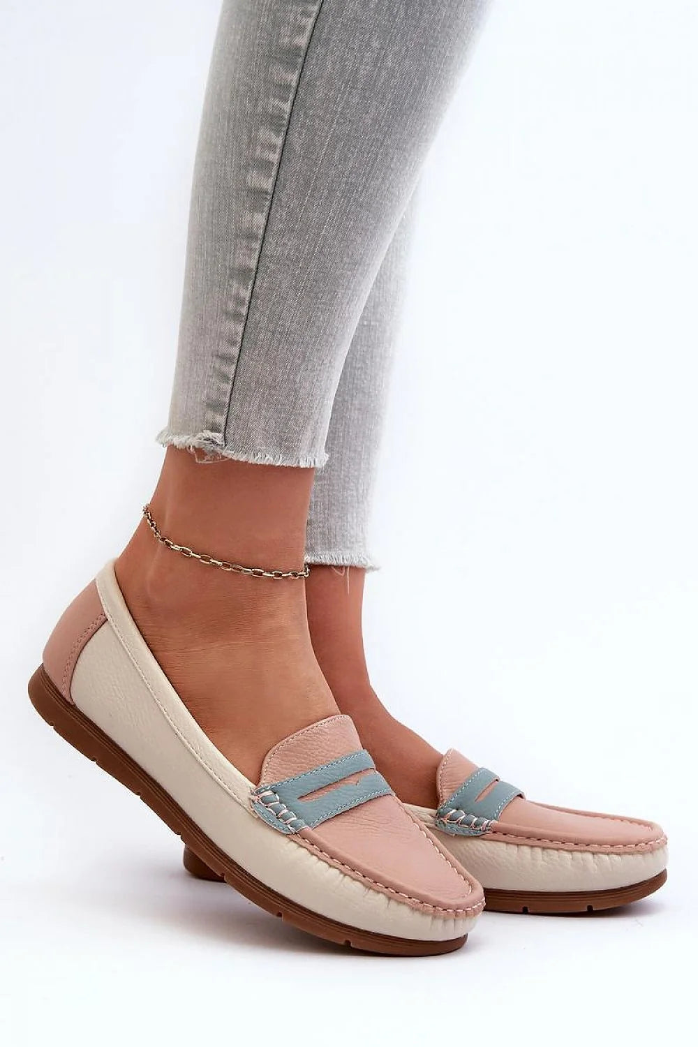 Mocassins pour femmes en cuir artificiel élégance moderne confortable avec détails bleu et rose