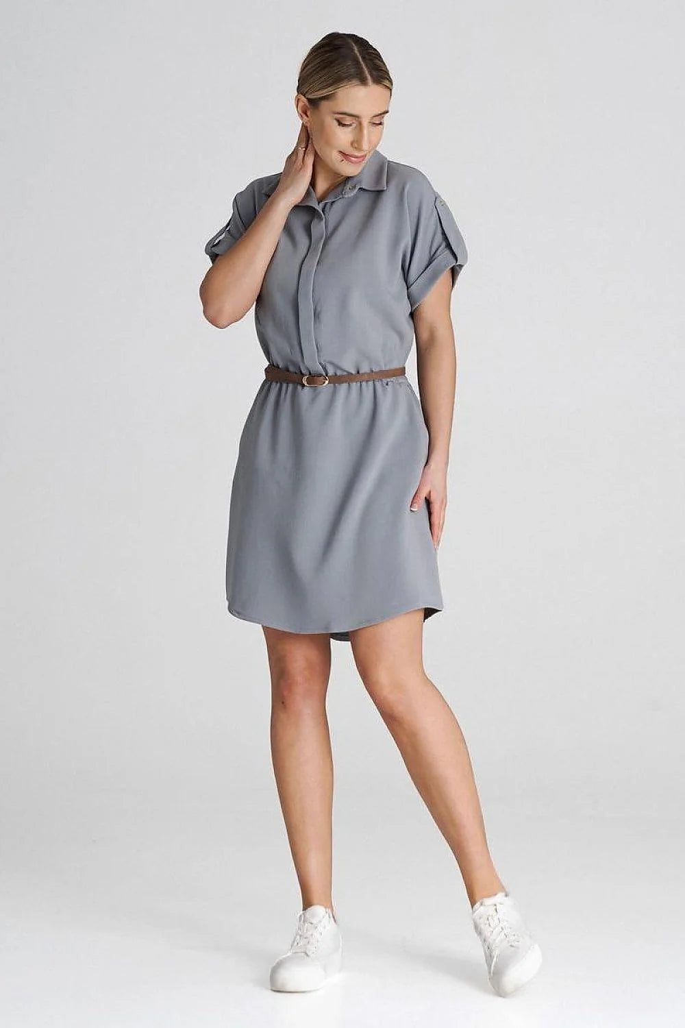 Robe d'été simple élégante en tissu léger couleur gris clair taille ajustable pour femmes occasion décontractée