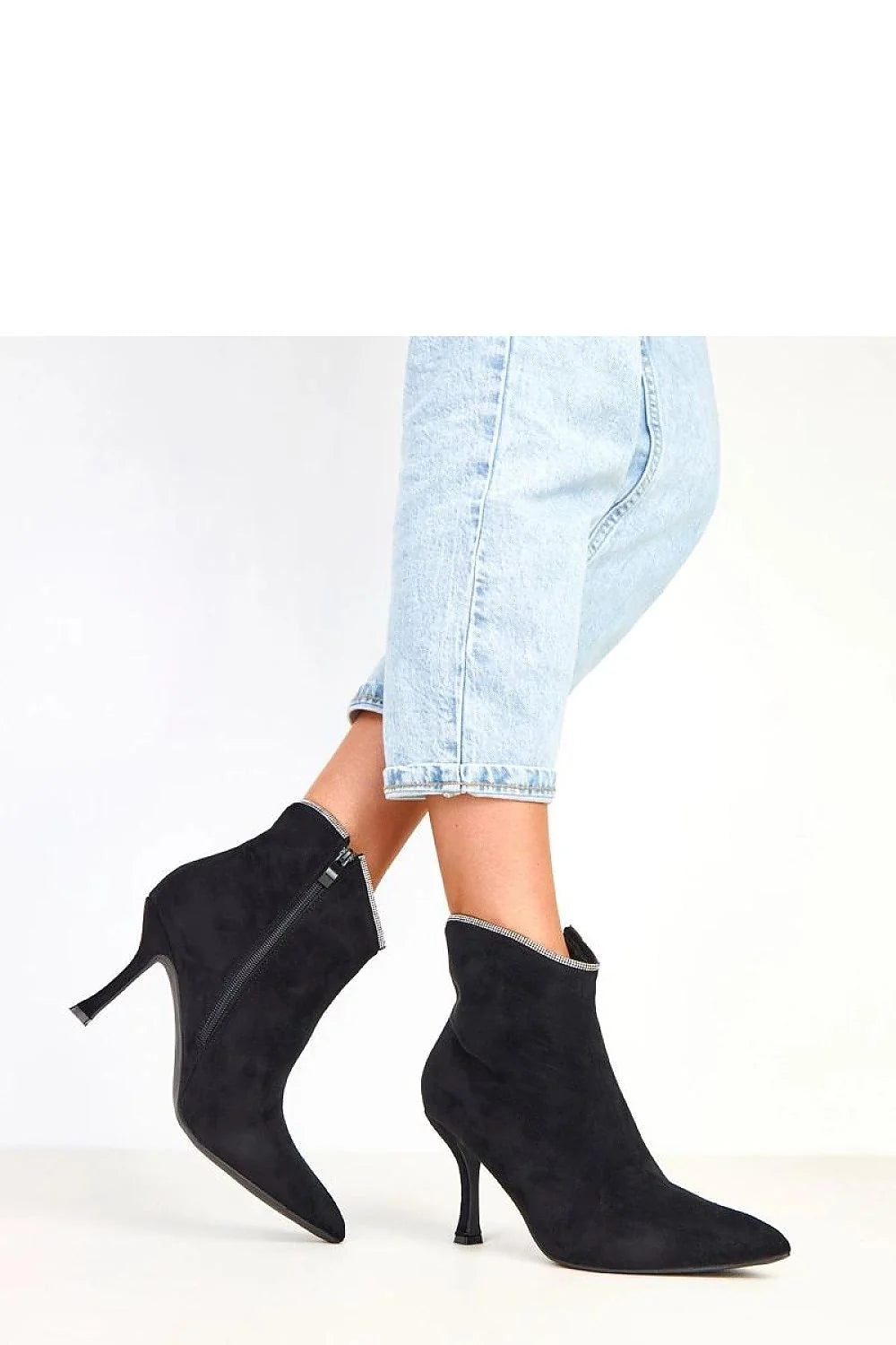 bottines suède écologique noir cheville talon bloc bout pointu galon argenté zircone fermeture éclair latérale doublure tissu confort