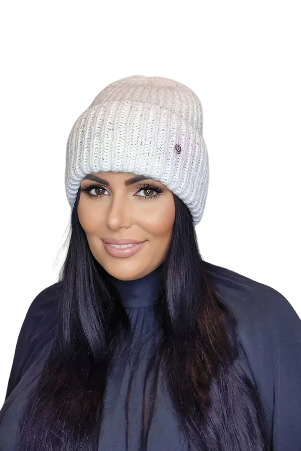 Bonnet femme style moderne urbain maille côtelée en laine mohair off-white confort élégance hiver Pologne