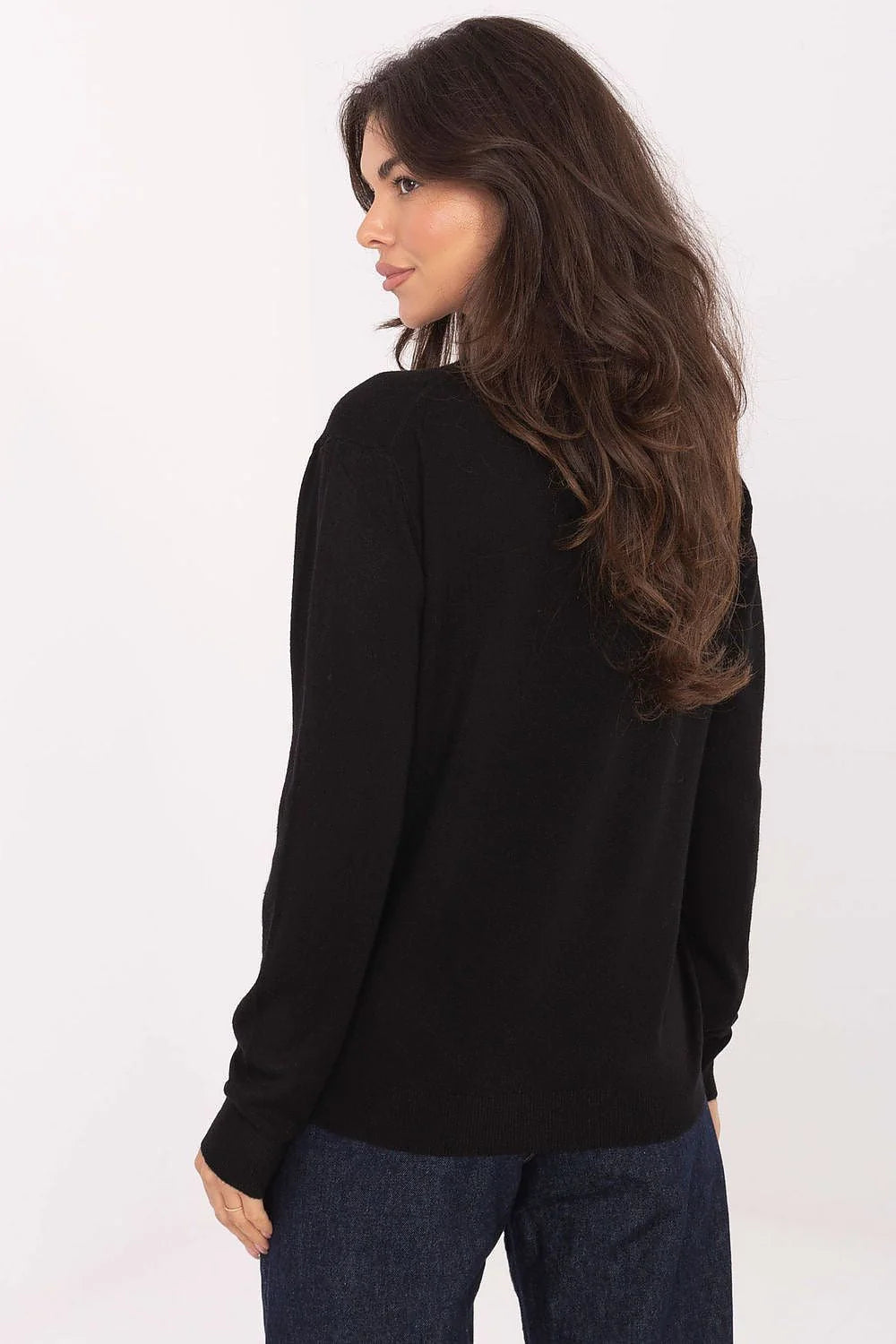 pull femme noir maille fine tricot léger manches longues bords côte poignets ourlet droit coupe droite décontractée tombant hanches ajustée