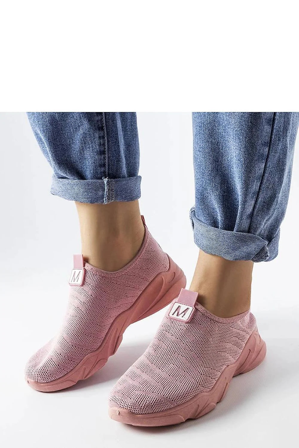 Chaussures de sport en tissu rose pour femmes, design moderne, fermeture slip-on, style casual, semelle épaisse, mesh respirant, confort summer, détails élégants