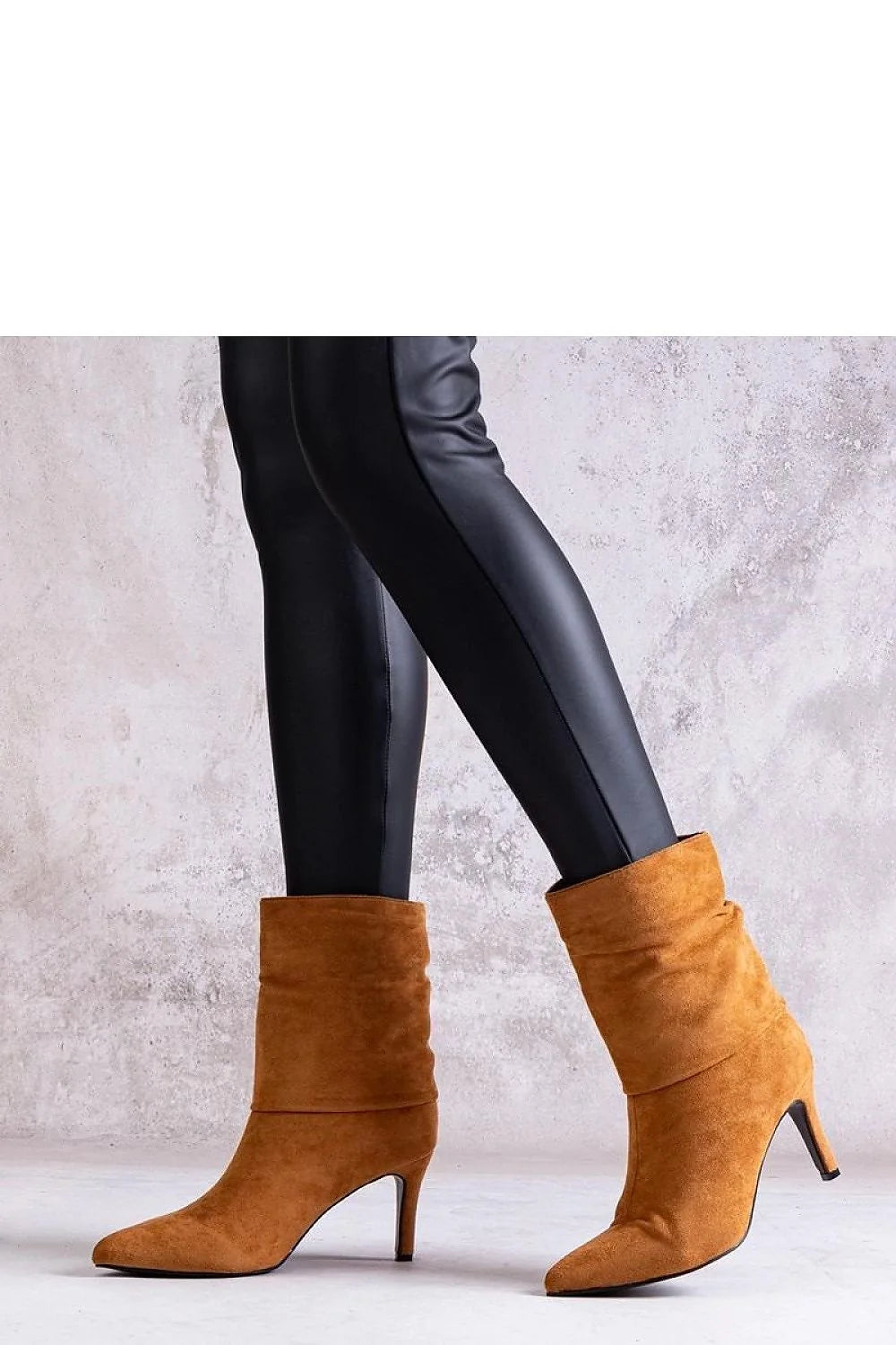 bottes talons stiletto camel suédé cognac mi mollet plissé slouch pointu élancé urbain chic rétro contemporain confortable polyvalent