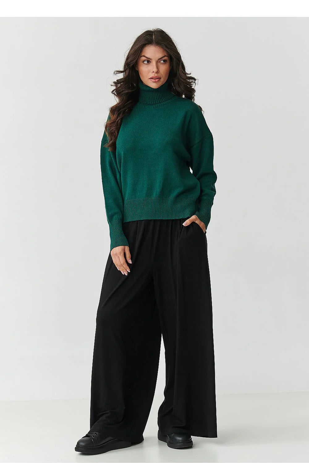 pull femme col roulé oversize boxy maille fine vert sapin côtelée manches longues épaules tombantes douce extensible respirante viscose durable