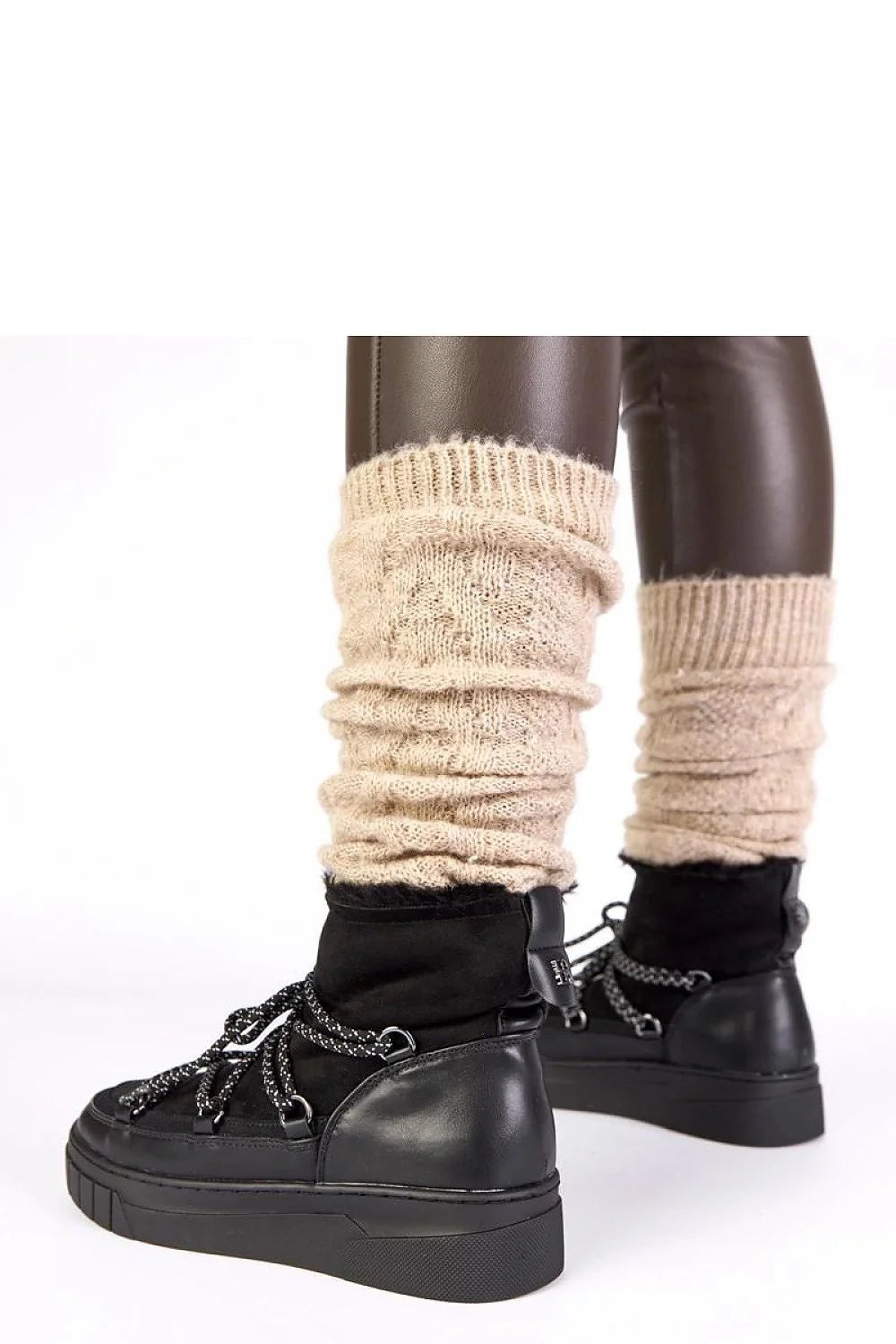 bottes neige femme noires lacées doublées fourrure fausse suède empiècements cuir plateforme semelle crantée caoutchouc rembourré œillets tressés
