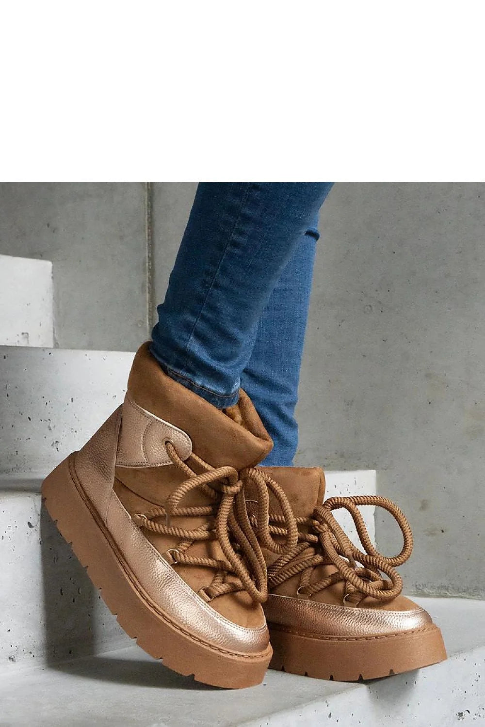 Bottines femmes design moderne élégant cuir métallisé rose doré camel beige tall boot mode urbain tendance