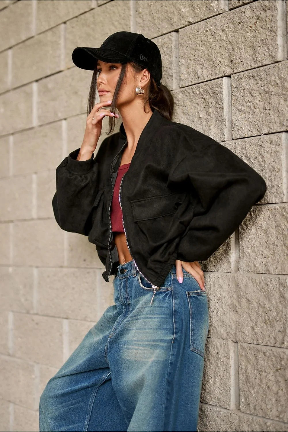 bomber femme oversize suédine noire effet velours zip argenté court urbain streetwear manches ballon poignets élastiqués poches plaquées mi saison