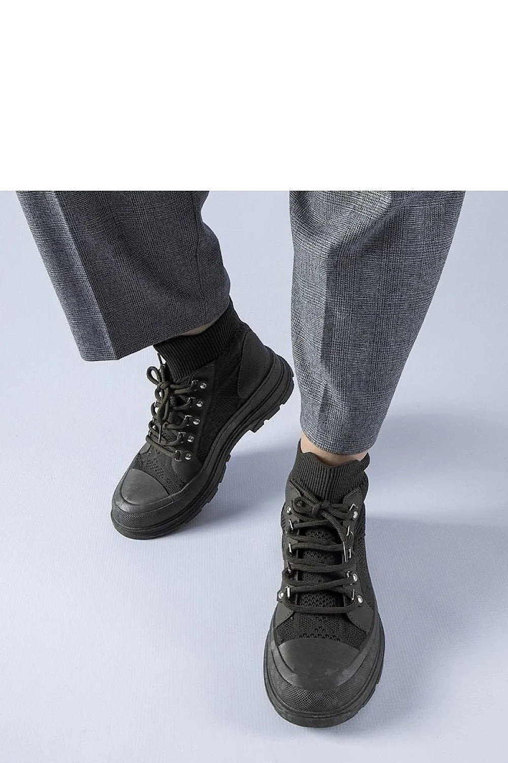 Chaussures femmes urbaines style moderne confort design sportif chic couleur kaki foncé lacets marron semelle épaisse