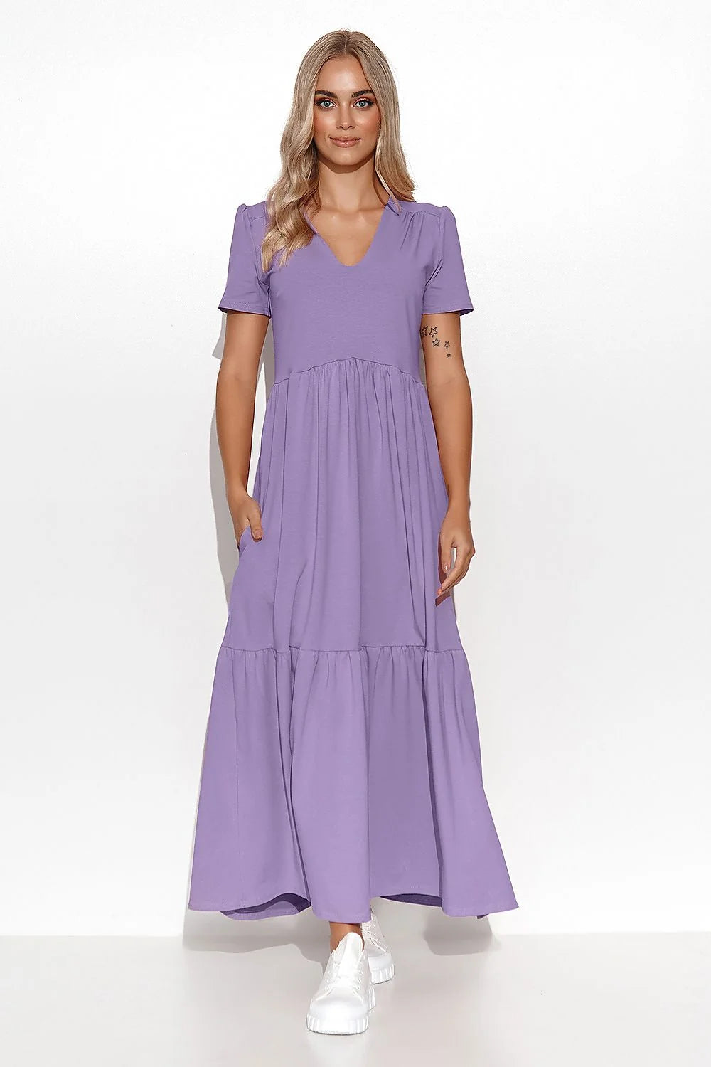 Robe de jour Makadamia en coton lavande style moderne coupe ample manches courtes col V fronces poches latérales femme