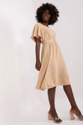 Robe de jour élégante et décontractée manches courtes volantées encolure ronde ceinture intégrée beige clair femme
