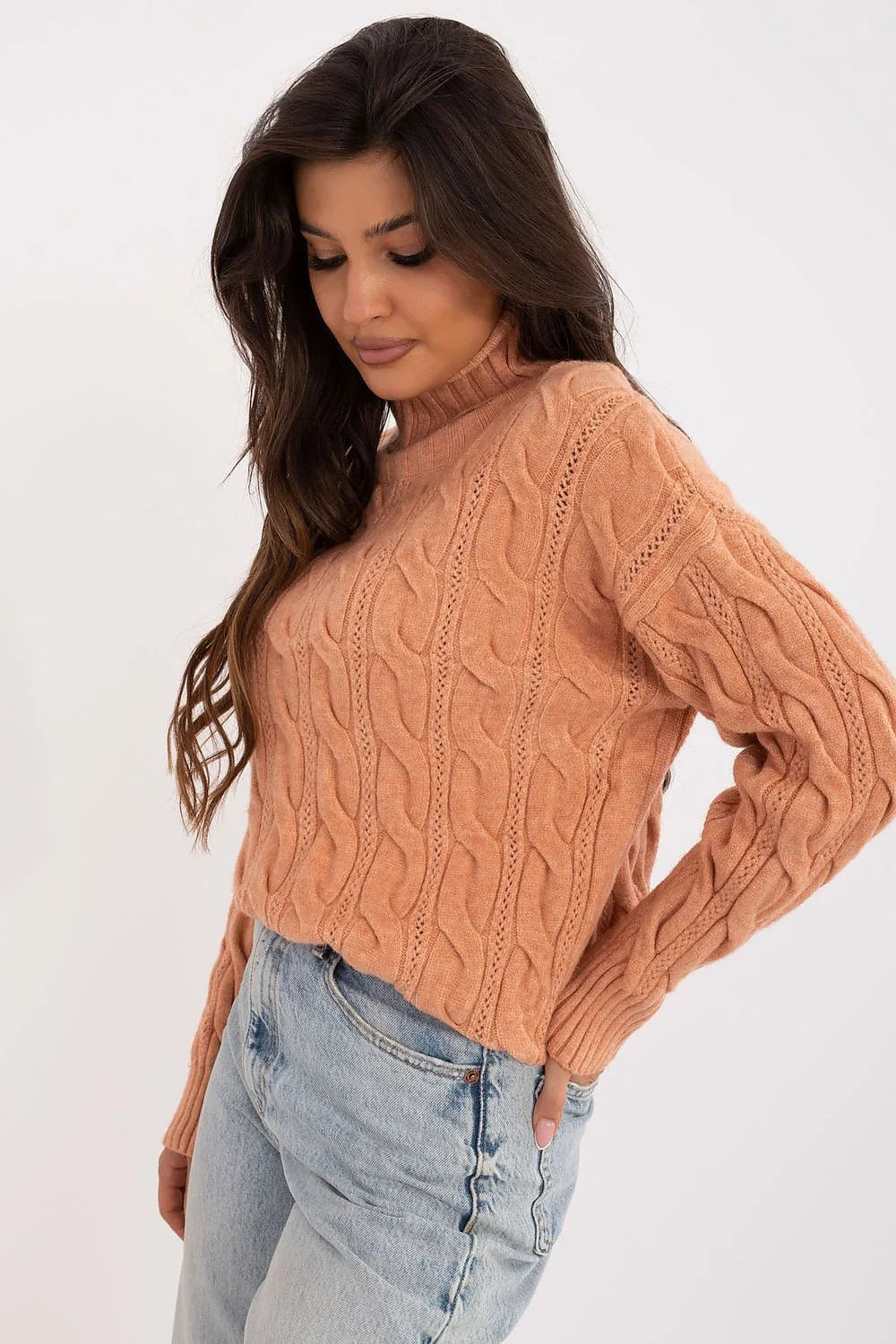 Pull col roulé maille torsadée femme couleur pêche manches longues maille douce et chaude matières mixtes acrylique polyester polyamide coupe ample épaules tombantes