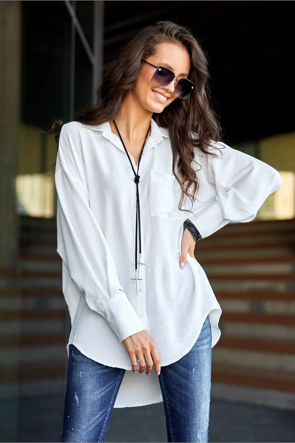 chemise femme asymétrique manches longues oversize blanche coton léger texturé col classique poche arrondie dos long bouffantes poignets boutonnée