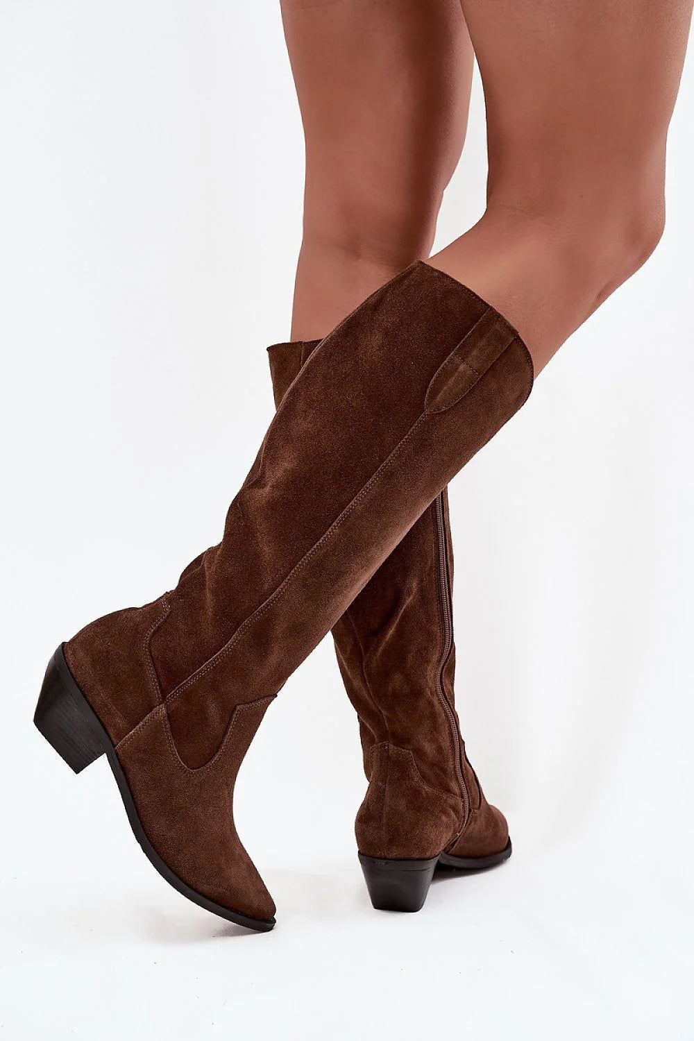bottes femme hautes cowboy daim suédé naturel marron tige genou bout pointu talon bloc moyen noir semelle contrastée doublure feutre