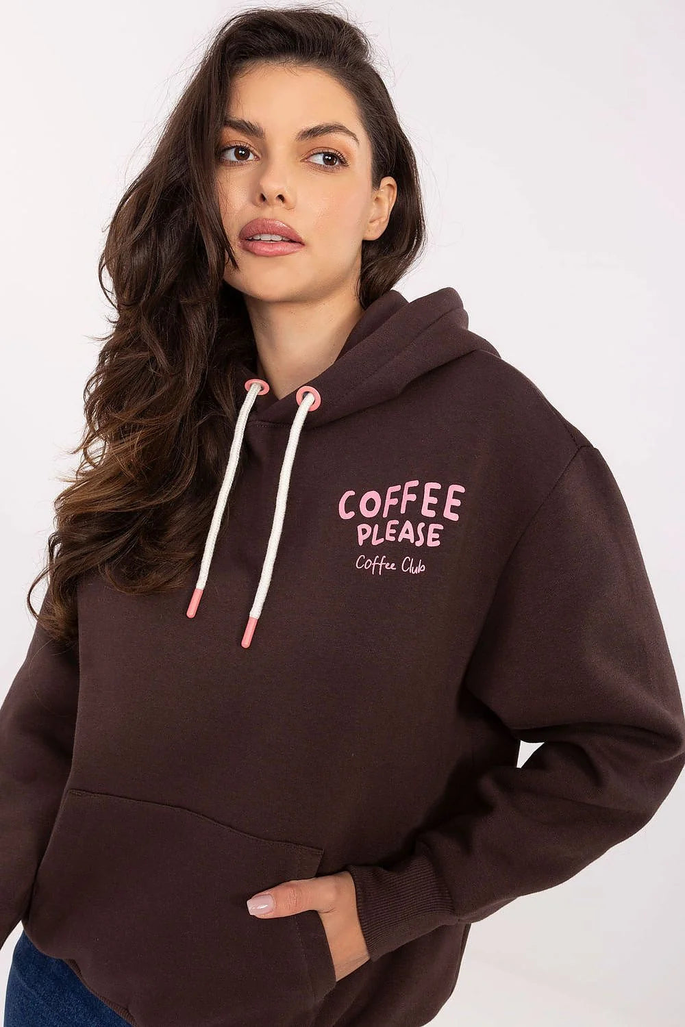 sweatshirt femme marron chocolat oversize décontracté capuche cordons blancs embouts roses poche kangourou molletonné doux imprimé rose slogan coffee please