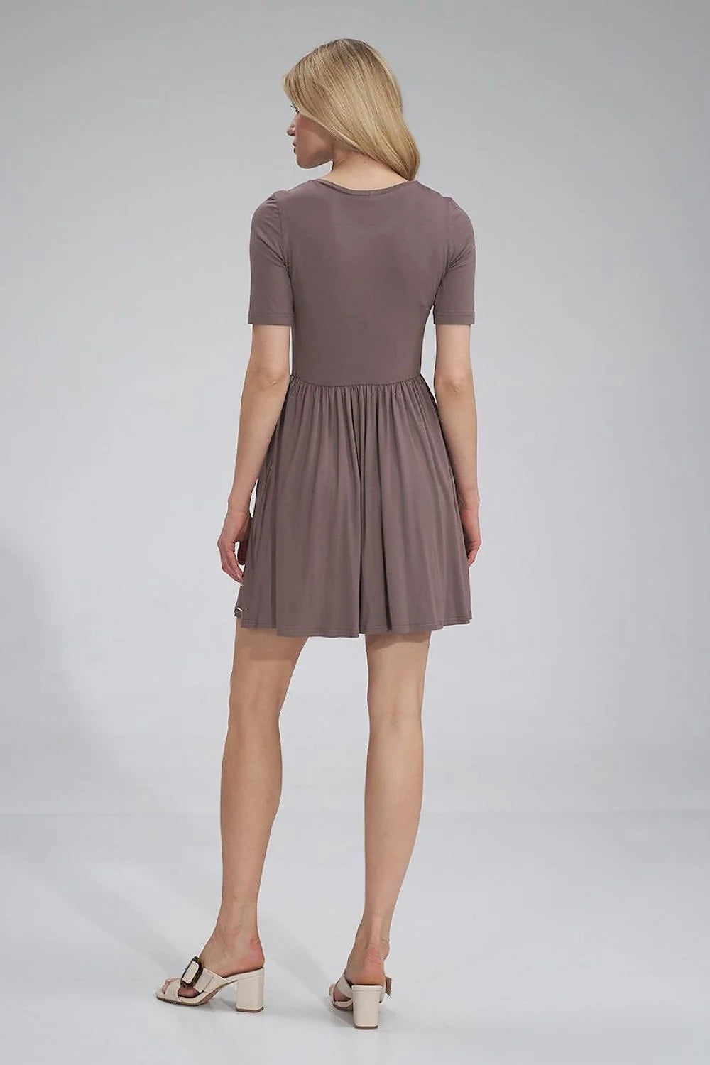 robe jour élégante décontractée chic courte patineuse taupe viscose élasthanne fluide légère extensible taille élastiquée encolure arrondie manches mi longues