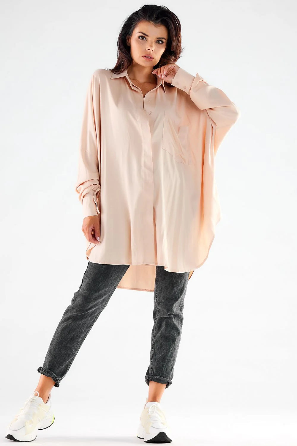 chemise femme oversize manches longues tissu fluide blanc pur coupe ample col structuré poignets larges dissimulés