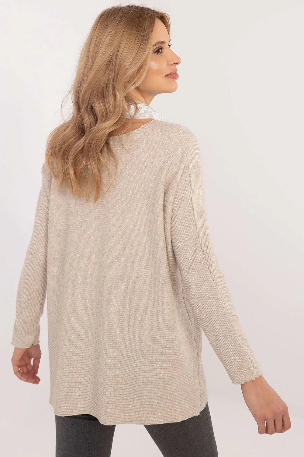 Pull-over femme style Italie Moderne, matelassé, viscose élasthanne, coupe ajustée, encolure en V, manches longues, beige neutre, écharpe motif pois gris