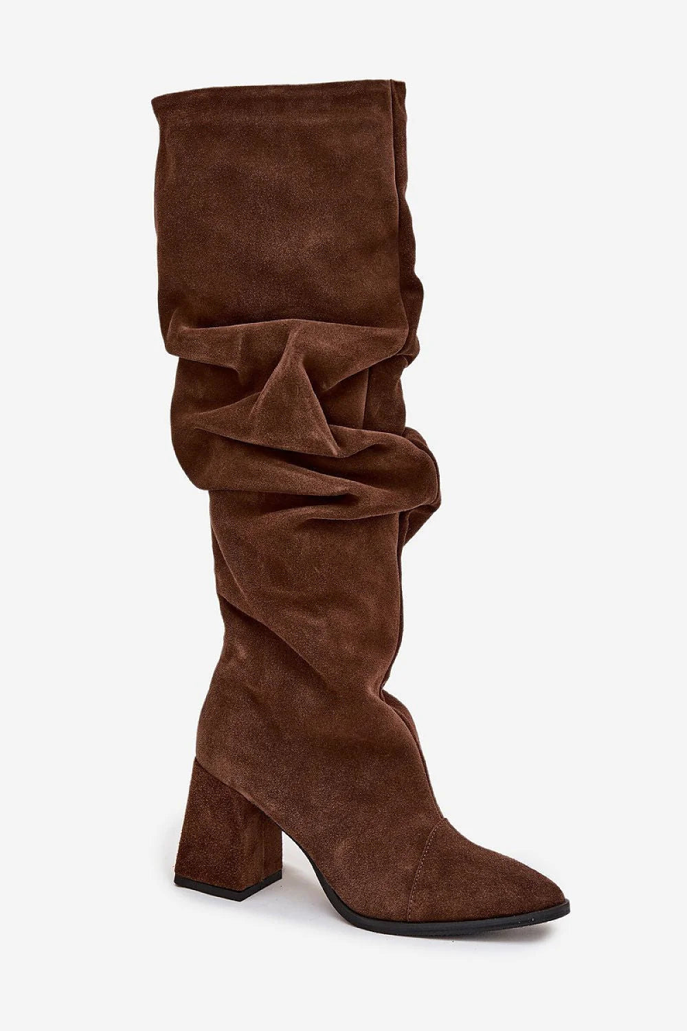 bottes femme suédé marron hauteur genou tige plissée froncée bout pointu talon colonne stable semelle noire doublure isolée chaude rétro