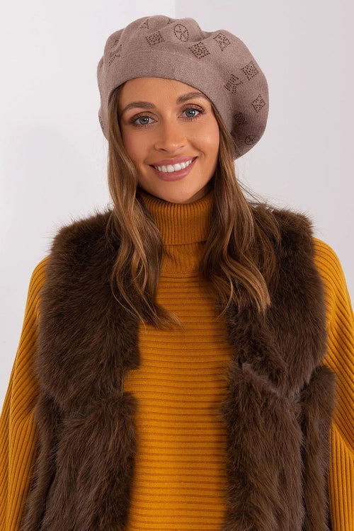 Ensemble mode femme béret col roulé gilet fausse fourrure taupe moutarde hiver automne chic élégant vêtement