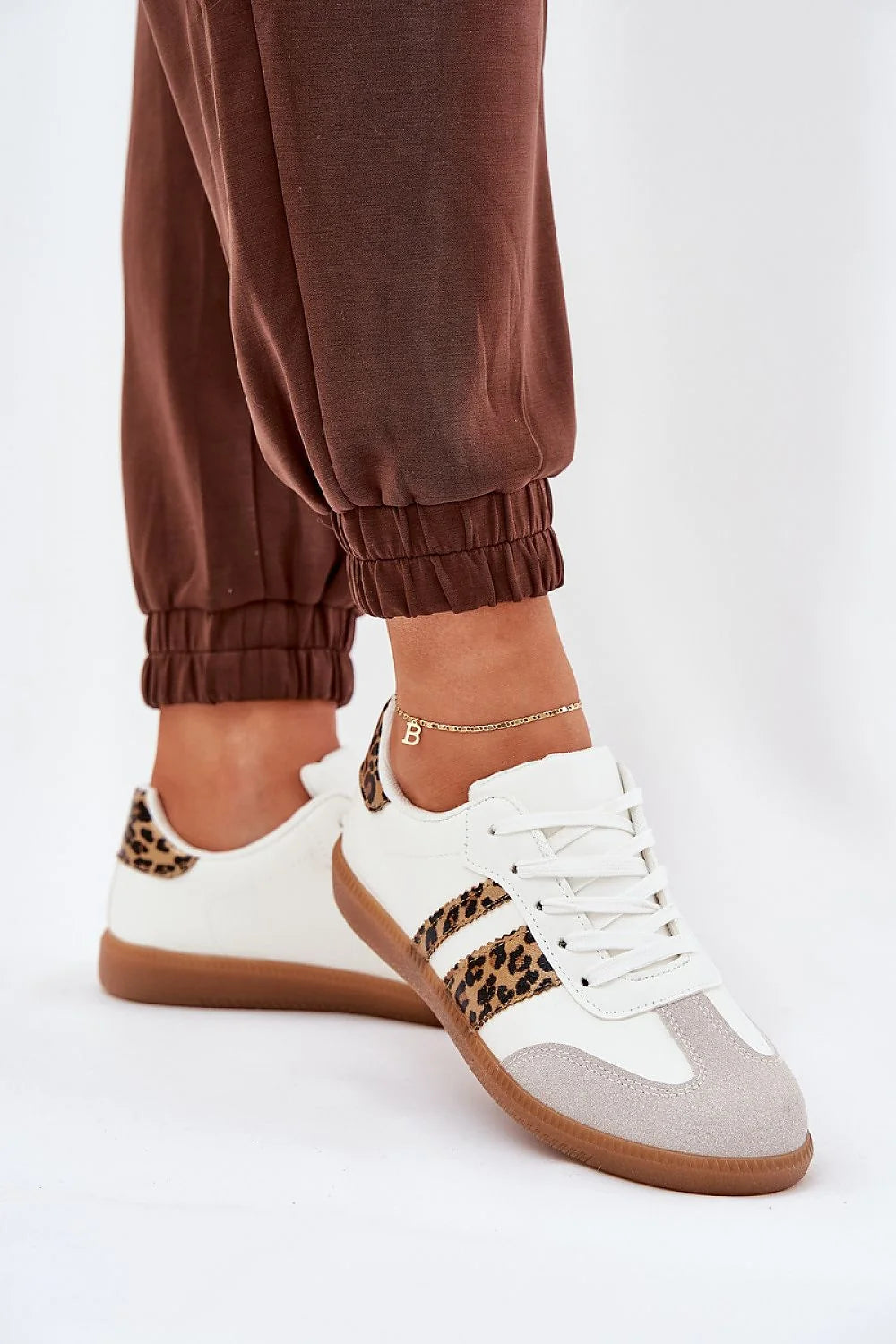 Chaussures de sport pour femmes design moderne décontracté cuir synthétique blanc motif léopard beige semelle caoutchouc