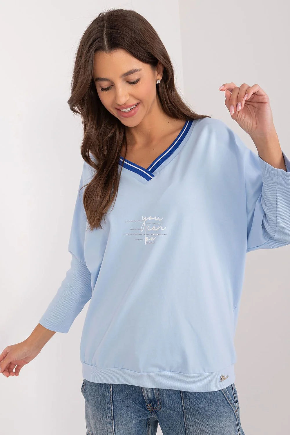 chemisier Relevance femme coton bleu pastel col V bandes bleu roi manches troisquarts coupe ample base elastique inscription youcanbe brillante