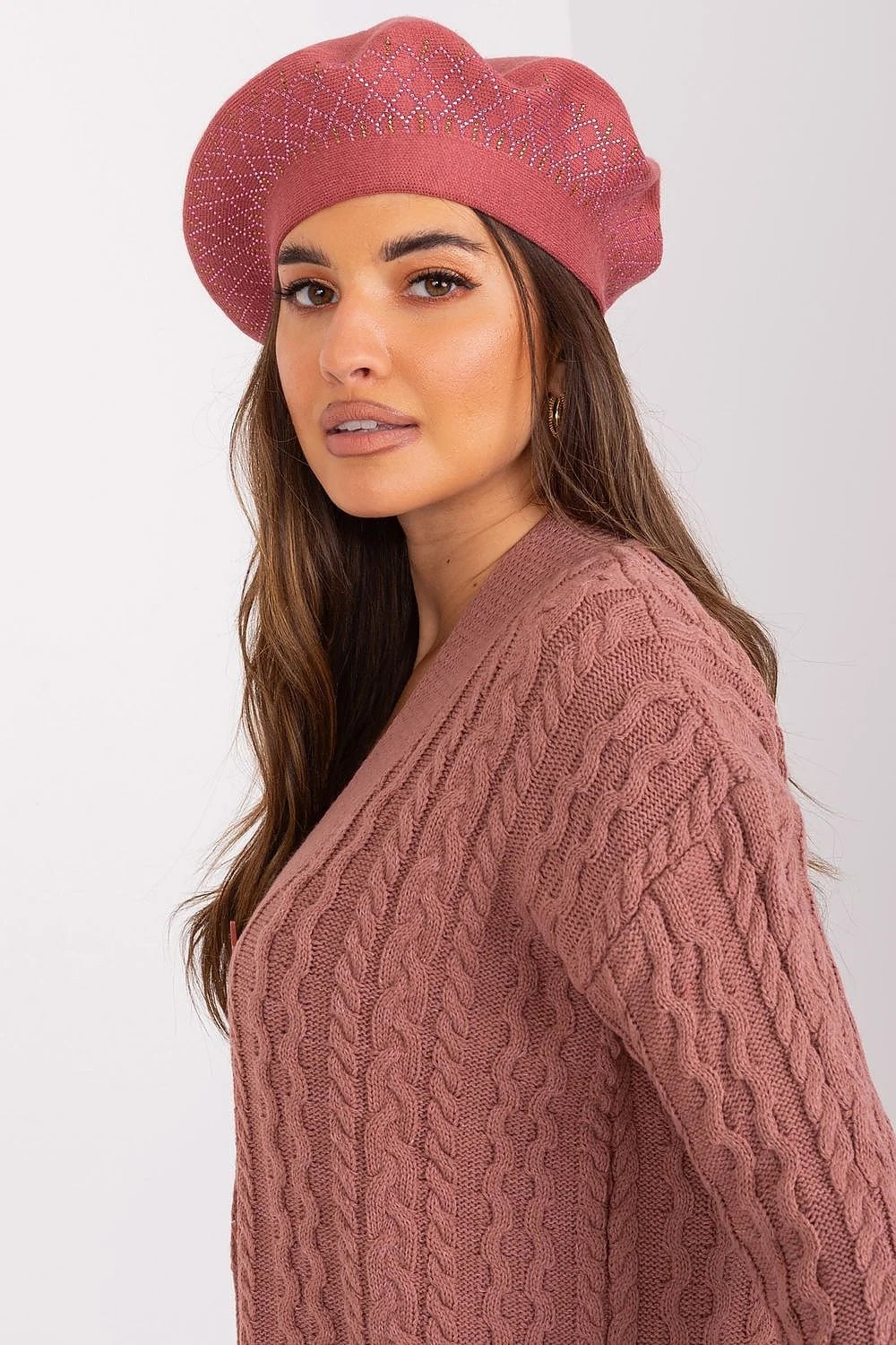 Béret AT en laine acrylique coton cachemire design classique losanges scintillants vieux rose coordonné avec ensemble maille torsadée chic femme