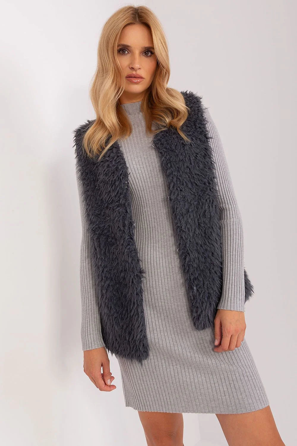 Gilet Och Bella imitation fourrure grise foncée sans manches robe longues manches grise claire tenue chic moderne femme