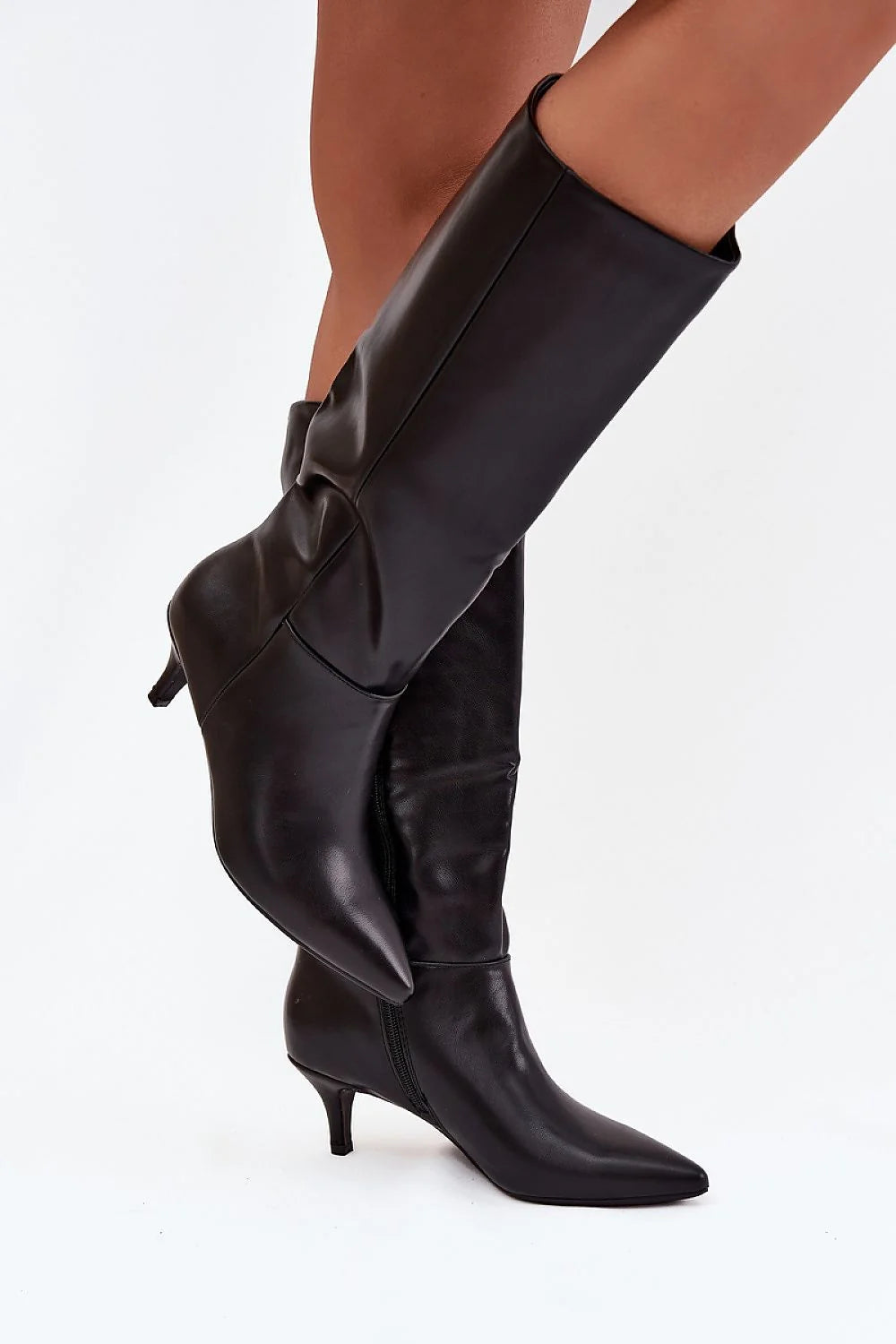 bottes femme cuir synthétique noir bout pointu talon kitten bas tige froncée doublée fourrure chaude confortable élégante minimaliste bureau soirée