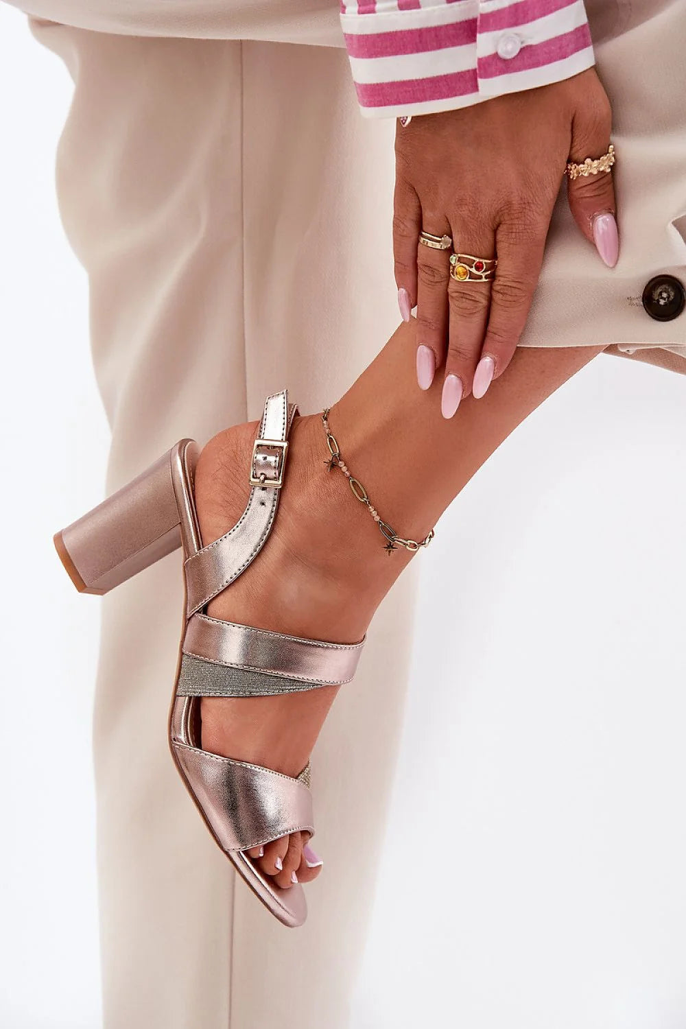 sandales talons stiletto cuir artificiel rose métallique scintillant strass paillettes bride cheville boucle stable carré bout ouvert rembourrée confortable élégante