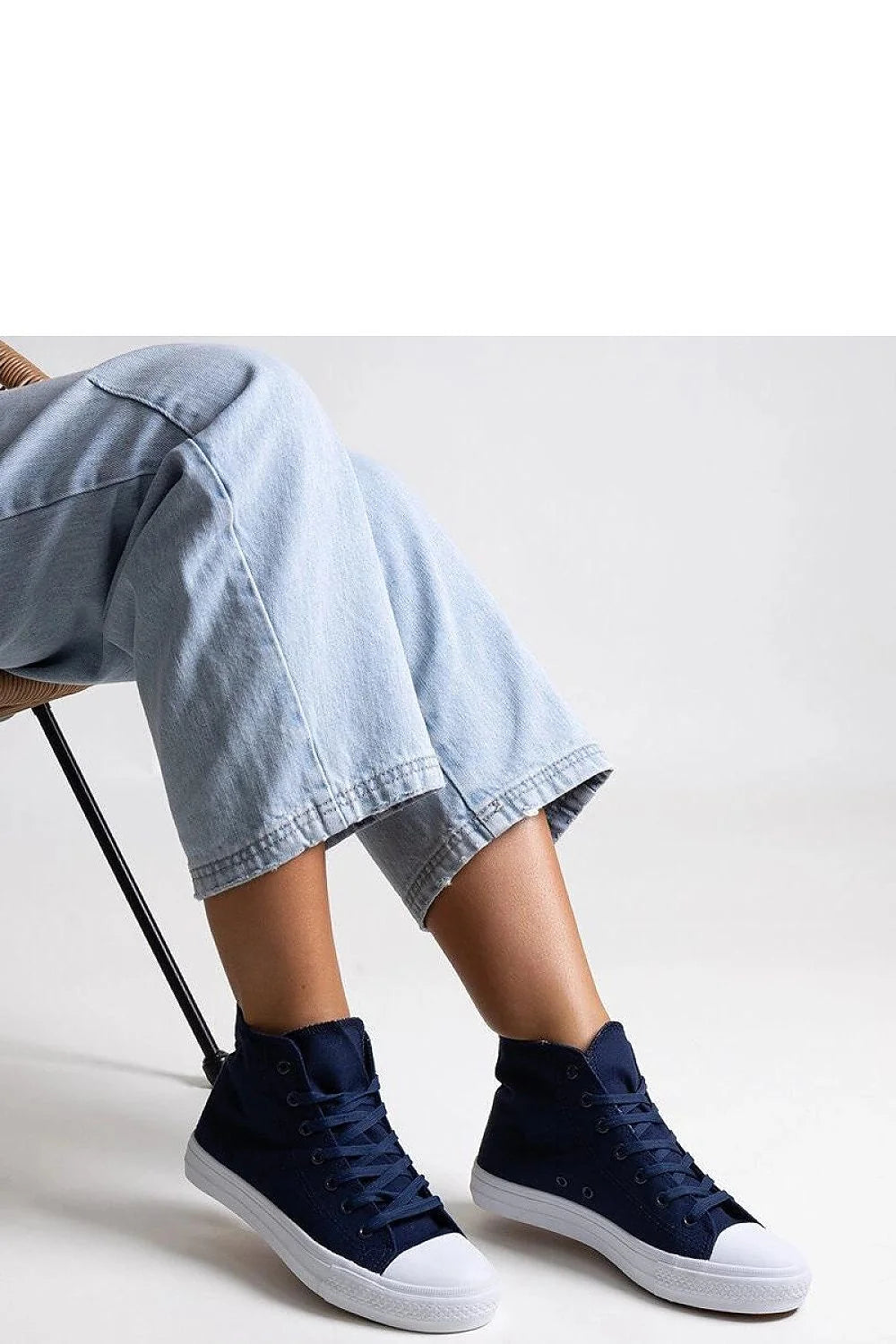Baskets montantes pour femmes style casual couleur bleu marine tige en toile semelle en caoutchouc lacets assortis fermeture à lacets collection été 2023