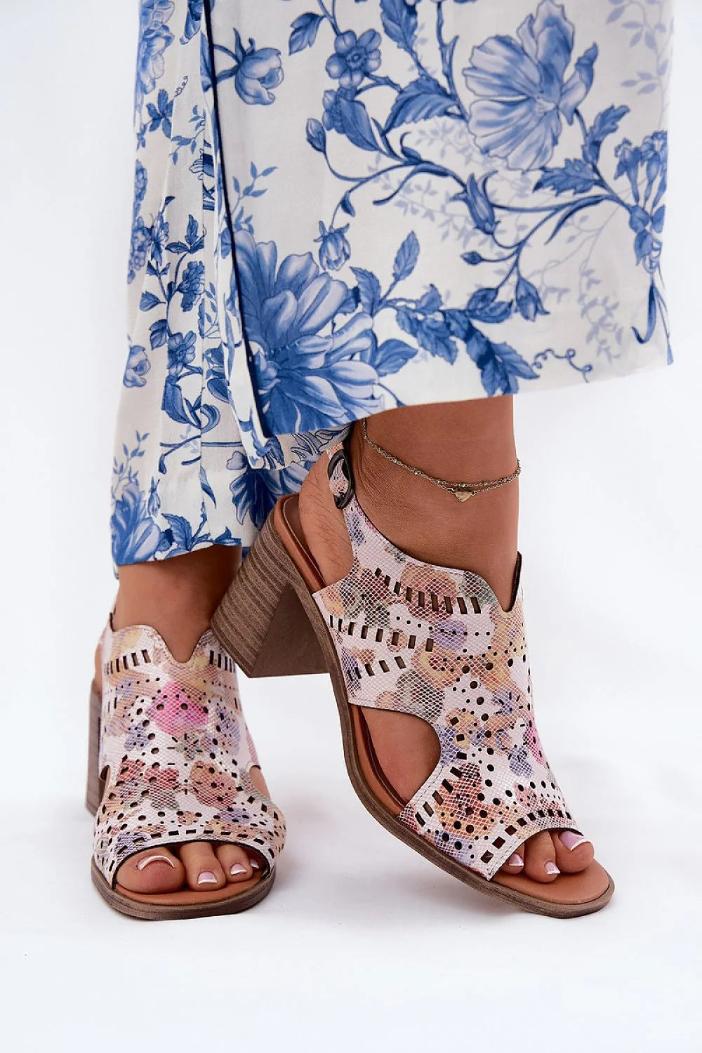 Sandales à talons femmes design ouvert géométrique floral cuir artificiel couleurs pastel beige rose confortables occasion estivale semi-formelle