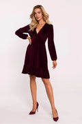 Robe de jour élégante en velours bordeaux manches longues décolleté V taille cintrée volant à l'ourlet femmes