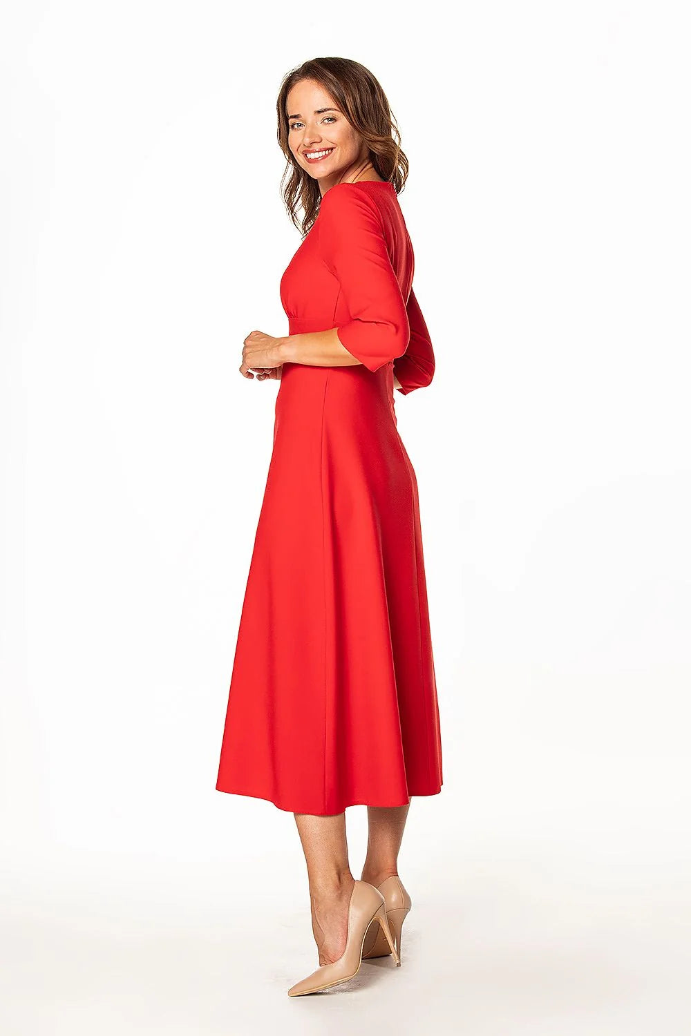 robe jour élégante intemporelle rouge vif manches troisquarts col V taille empire ceinture structurée coupe ajustée jupe évasée midi