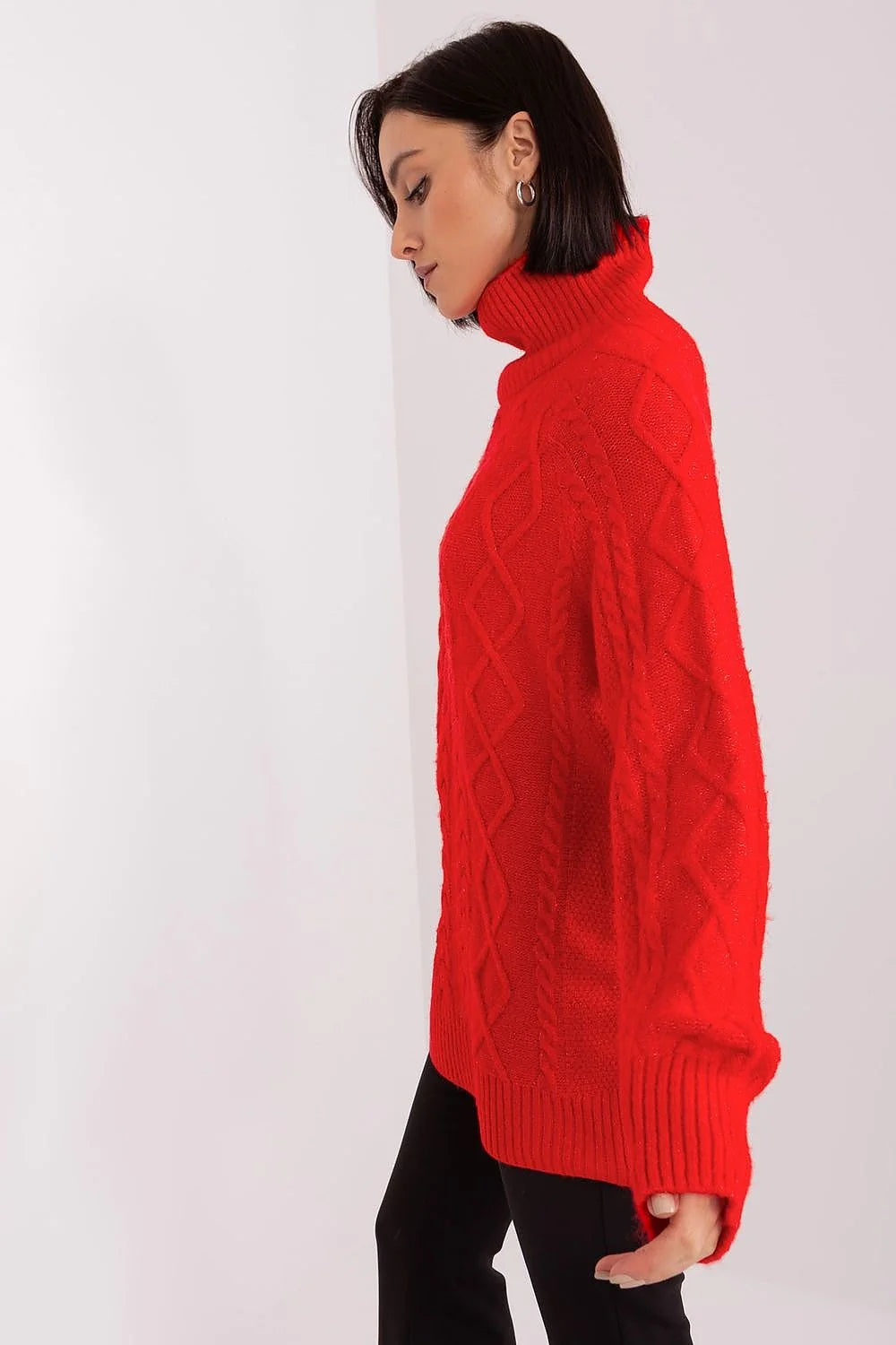 Pull col roulé rouge motif torsadé oversize femme coupe moderne matériau tricoté chaleur et style