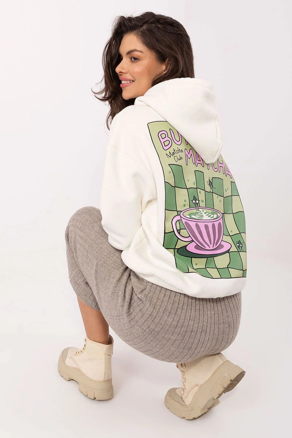 sweatshirt femme oversize crème molletonné coton polyester capuche cordons œillets embouts verts poche kangourou imprimé poitrine dos décontracté streetwear confortable