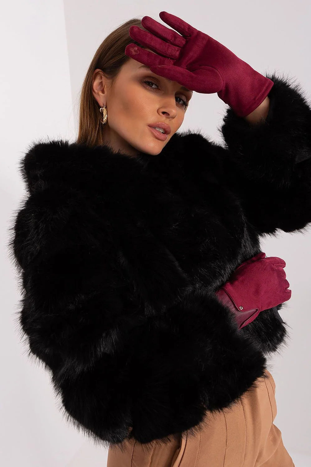 Gants élégants en daim bordeaux pour femmes, design luxueux, faux fourrure noire, style intemporel, occasion hiver soiré