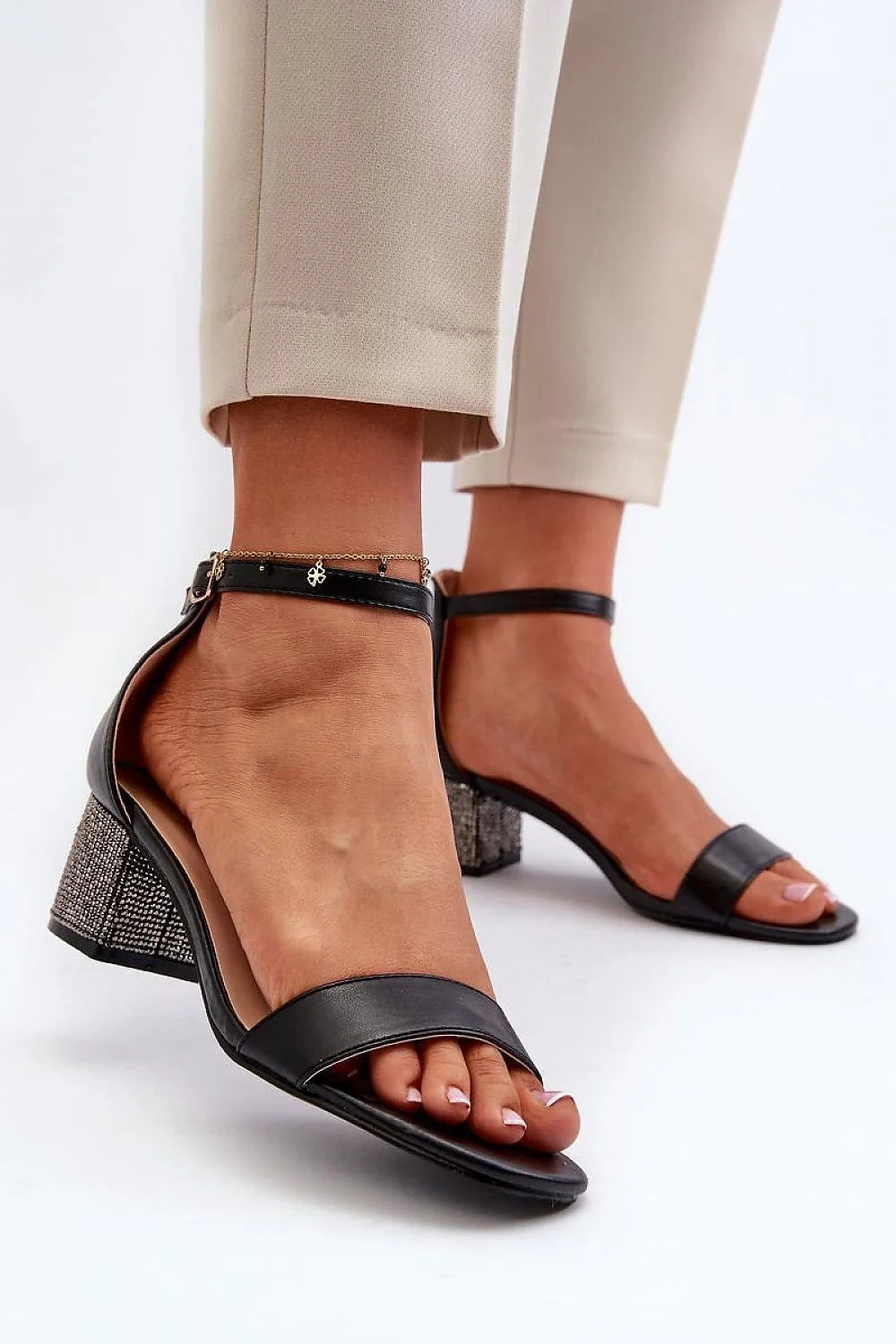 Sandales à talons carrés pour femmes en cuir artificiel noir, style élégant et moderne, confortable et tendance