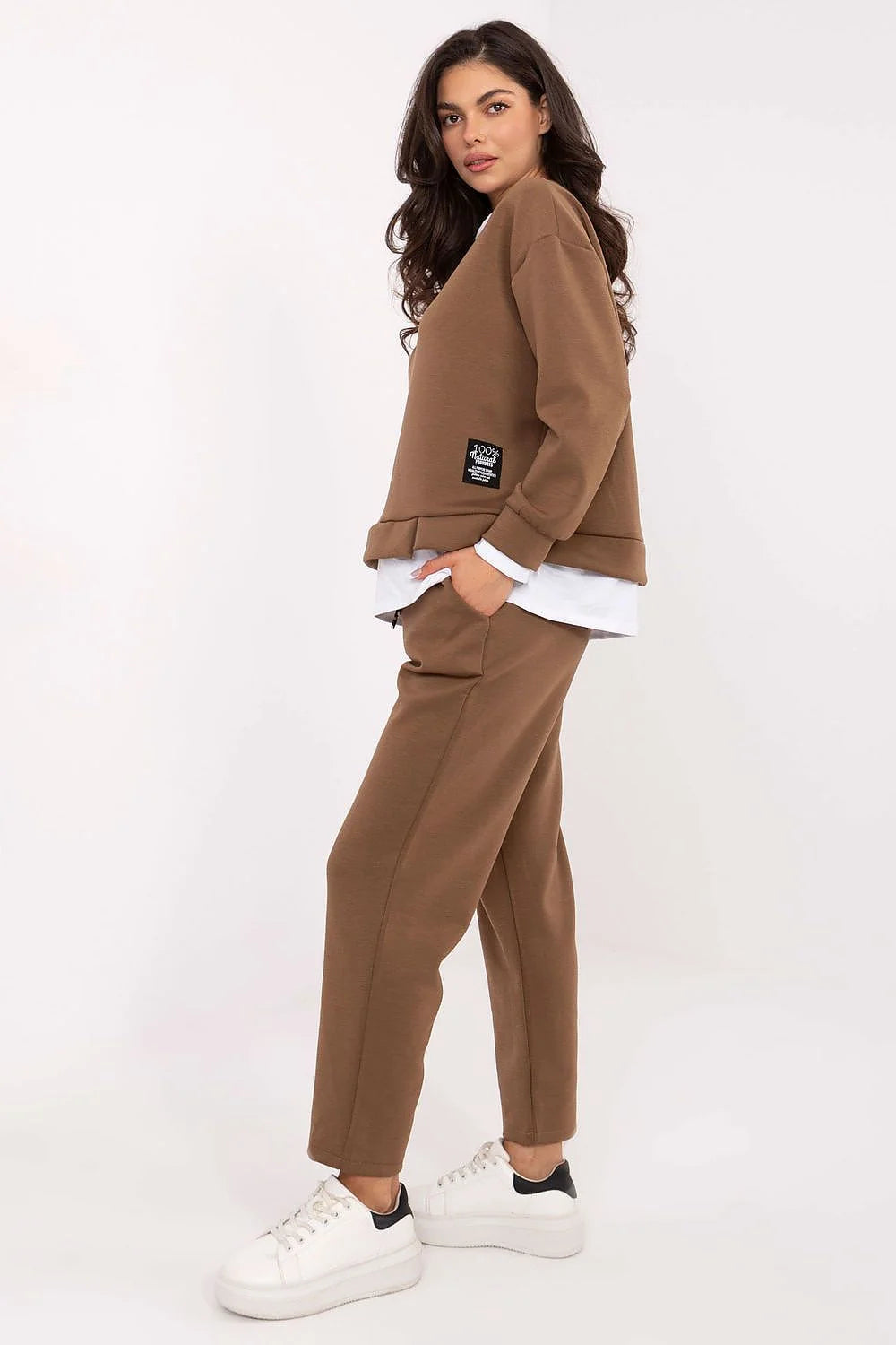 ensemble loungewear femme sweat col rond oversize molleton doux beurre pantalon taille haute jambes droites poches latérales viscose élasthanne camel