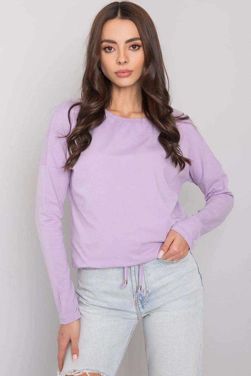 Sweat féminin en coton bleu marine manches longues coupe décontractée confortable style casual tendance