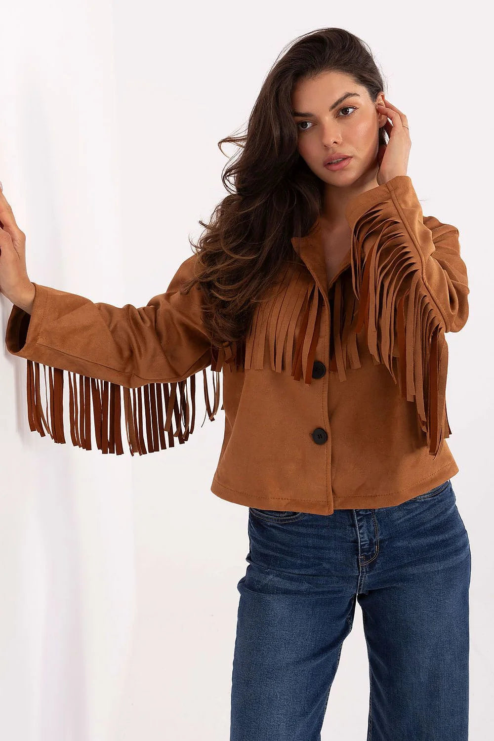 veste femme courte suédine cognac marron frangée manches longues décontractée style western bohème col chemise boutonnée boxy chic