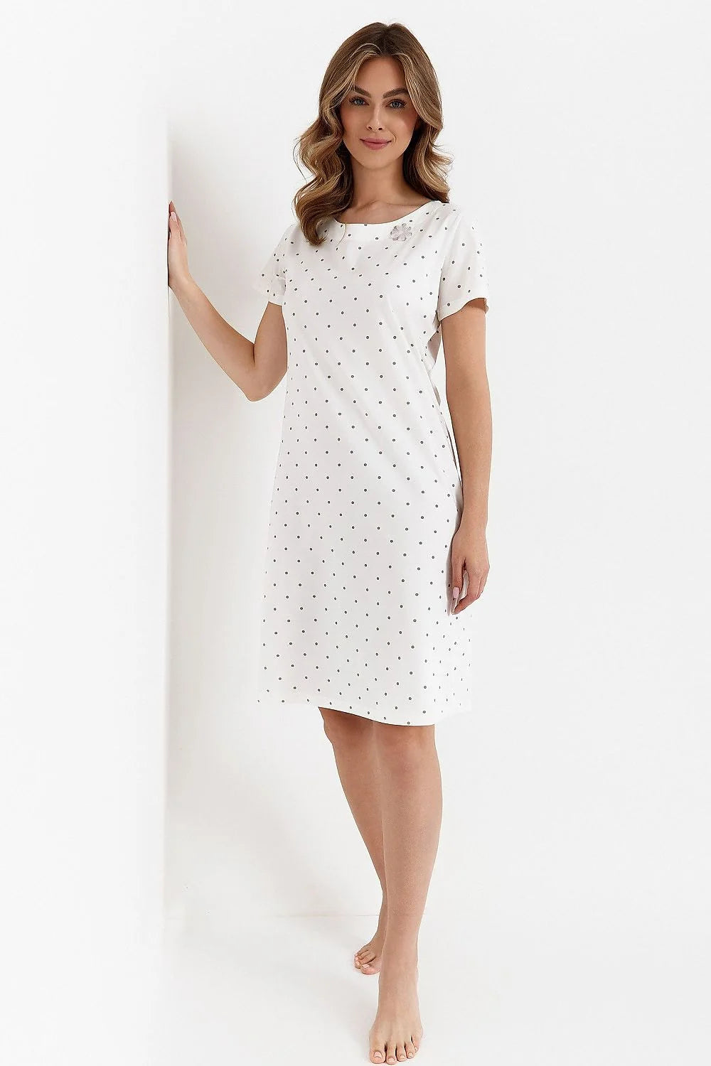 Chemise de nuit Cana pour femme manches courtes en coton 100 % imprimé délicat col rond coupe ample genoux longueur