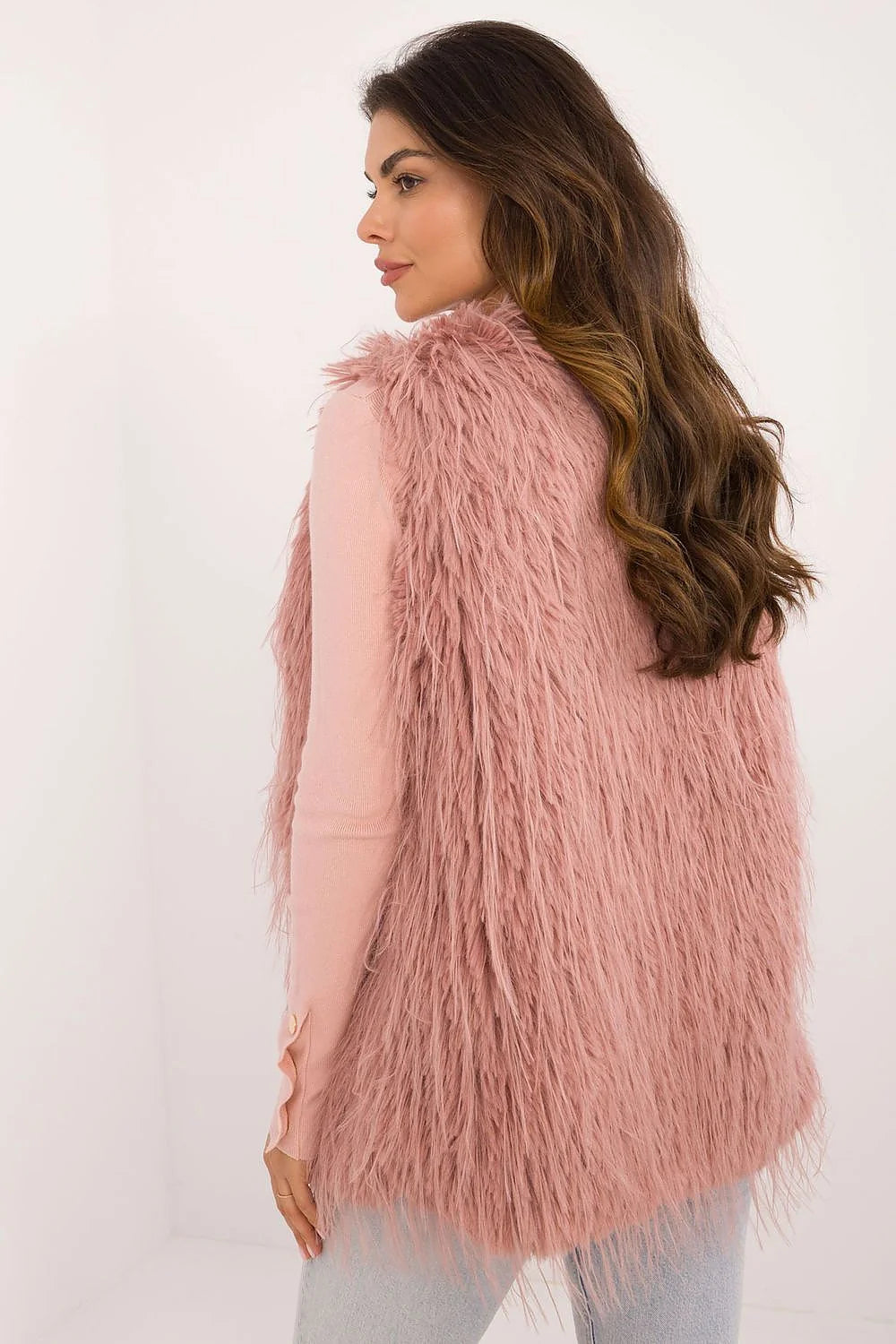 Gilet sans manches en fausse fourrure rose poudré moderne coupe droite douceur élégance veste automne hiver femme