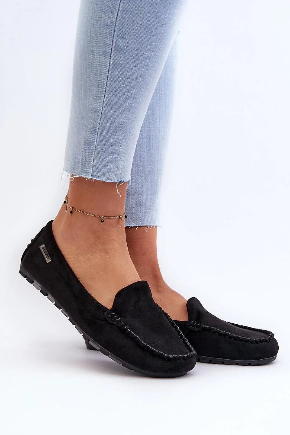 Mocassins femmes classiques cuir suédé éco-friendly noir confort semelle intérieure amortie plateau dos visible look épuré style intemporel quotidien