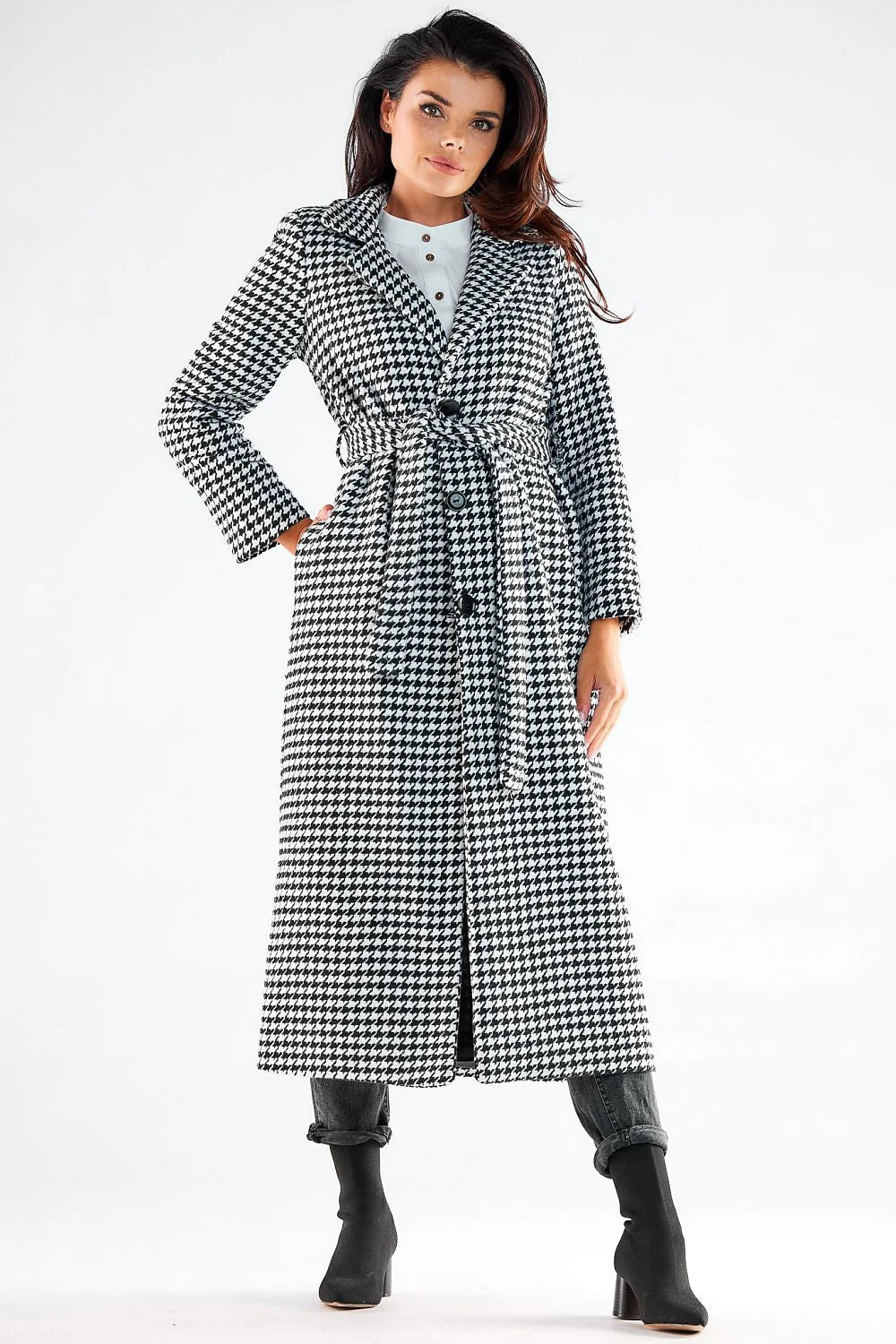 Manteau long pour femme pied-de-poule noir et blanc coupe droite boutons noirs ceinture polyester 100% mode ville soirées