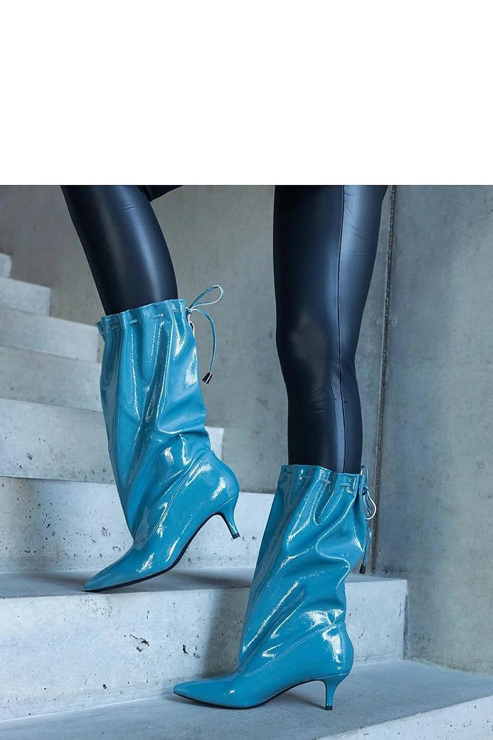bottes bleu ciel talons bas kitten mi mollet verni similicuir écologique doublure chaude facile enfiler pointu