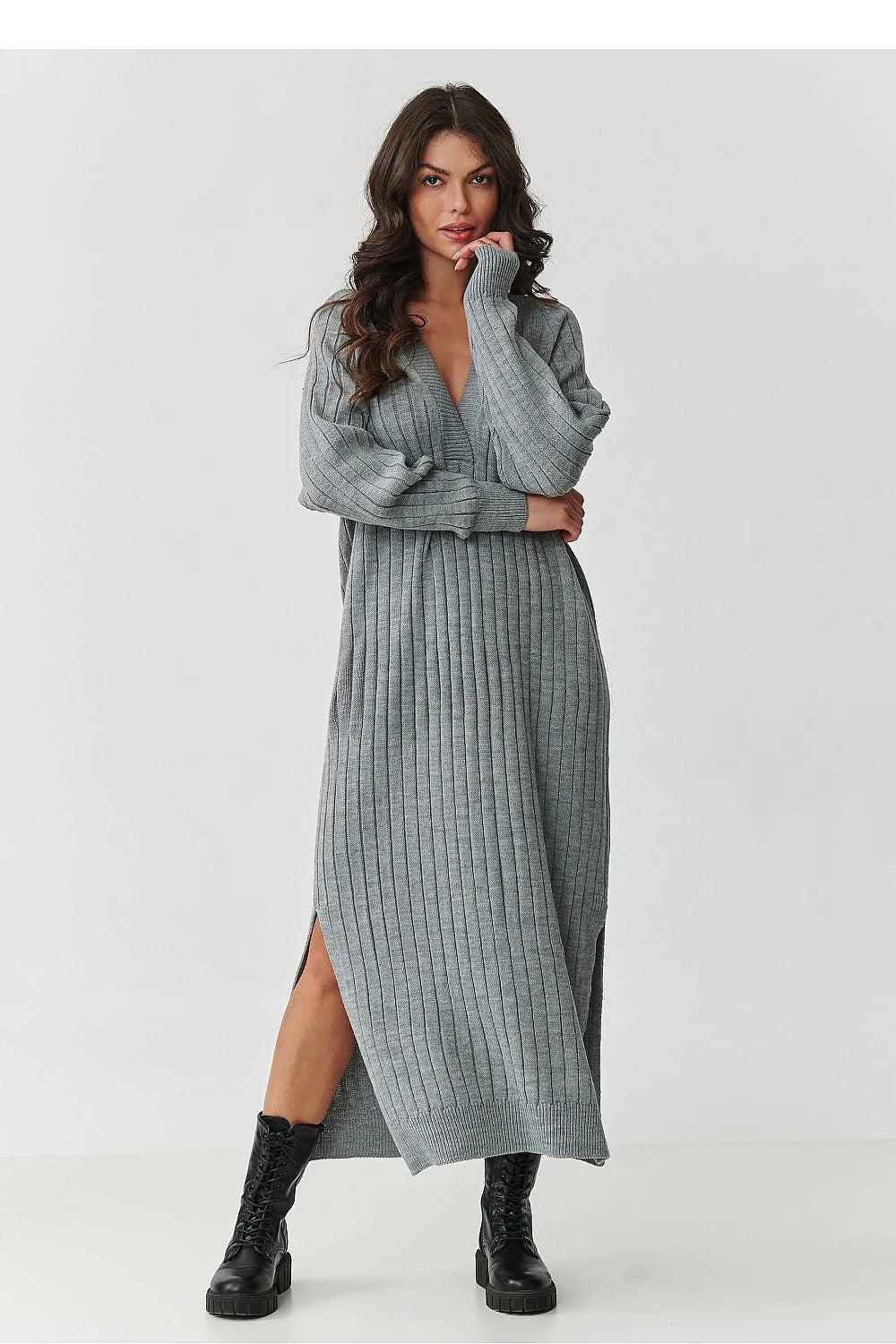 robe pull longue maxi côtelée oversize col V profond manches tombantes fentes latérales maille épaisse douce acrylique