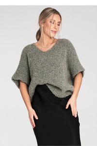 pull oversize femme maille bouclette court col V kaki gris olive coupe loose hanches manches courtes larges texture bouclée moelleuse