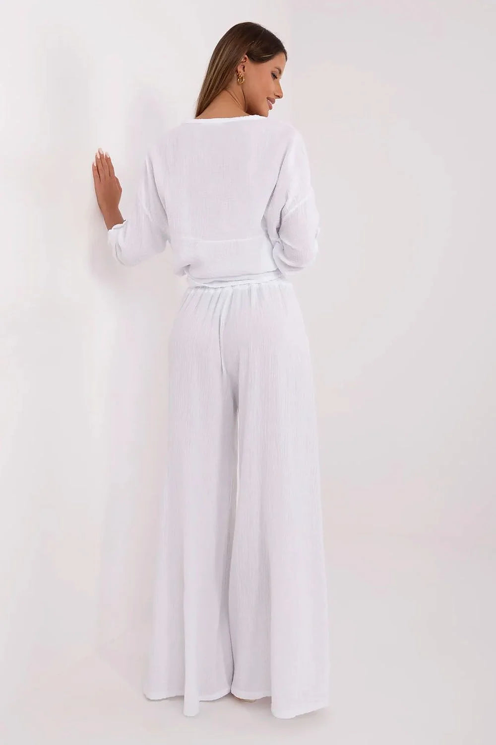 Combinaison femme blanche style décontracté élégant coupe ample tissu léger coton lin manches longues reversables poches latérales waist bow occasion estivale été