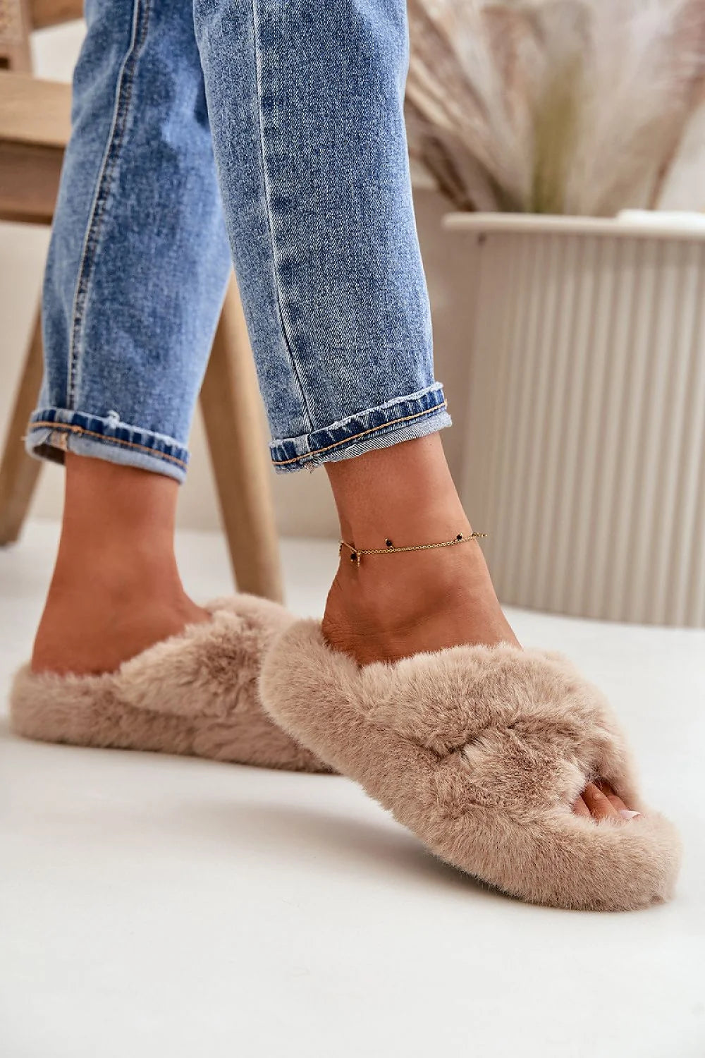 Pantoufles femmes style décontracté fourrure synthétique beige clair semelle épaisse 4 cm ouvertesorteils confortable intérieur