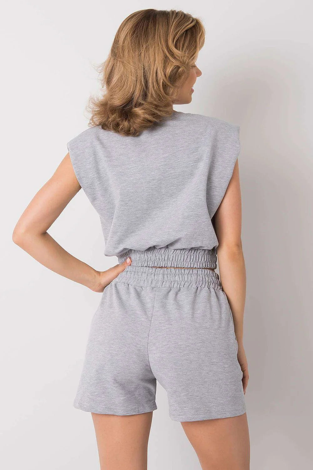 Ensemble casual femme Rue Paris crop top sans manches et short élastique gris modern style sportwear